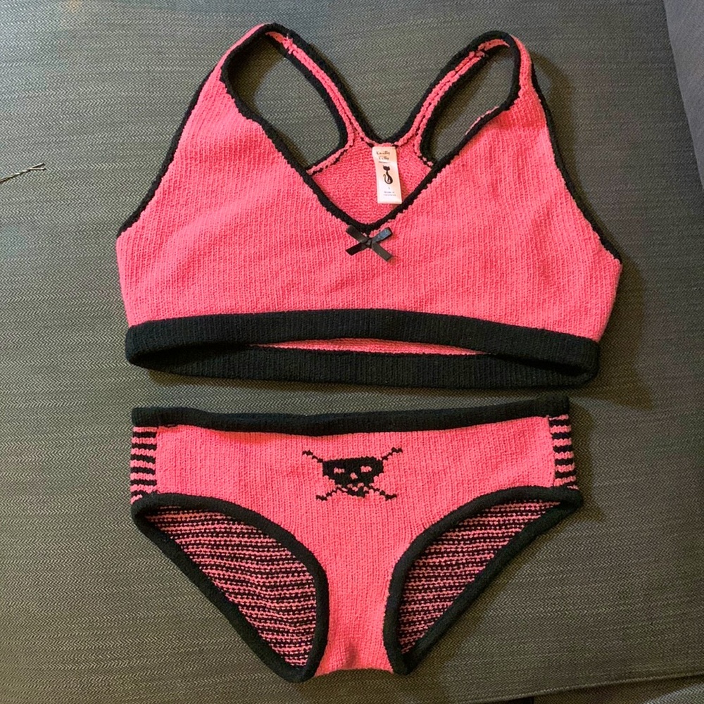 Knitty Kitty - Two Piece Loungewear Set. SZ LG